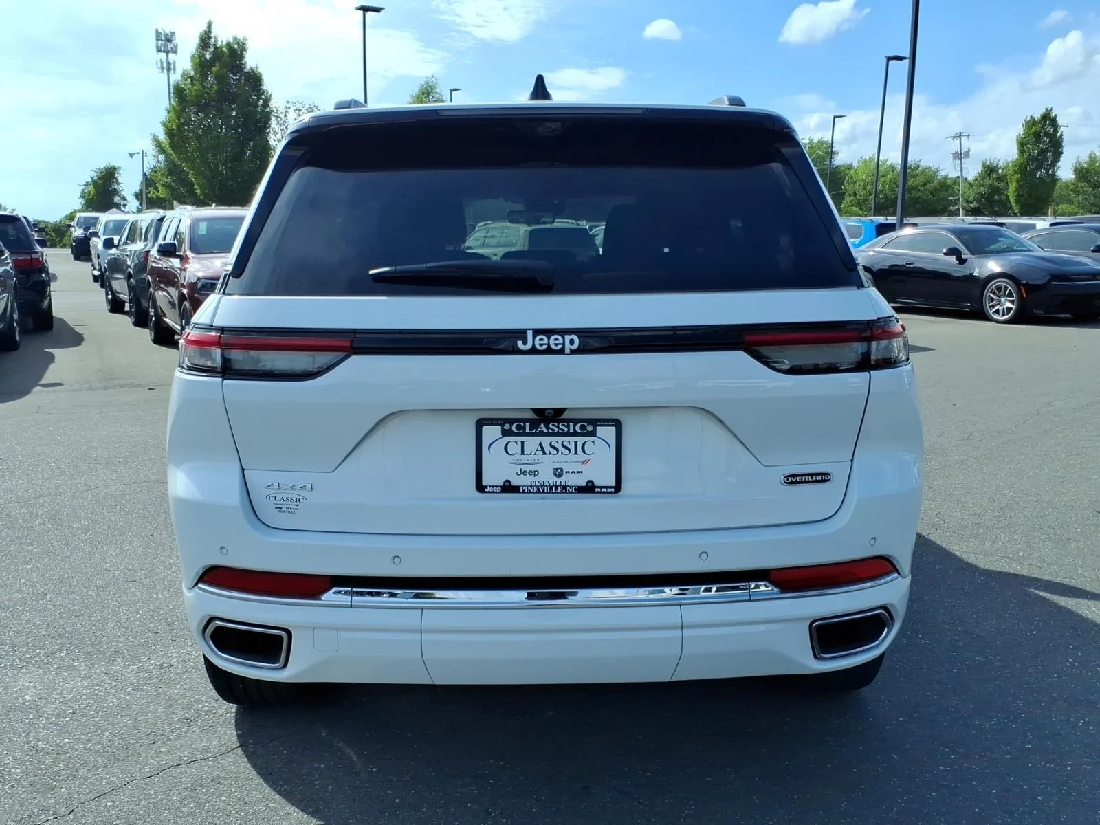 Used 2024 WHITE JEEP OVRLND image 17