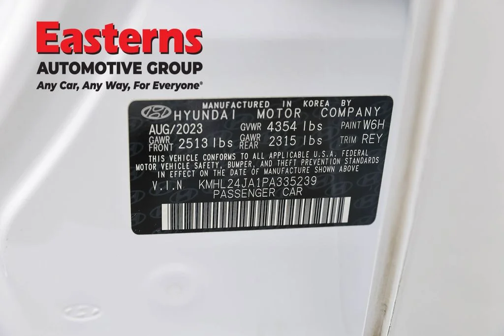 Used 2023 White Hyundai SE image 35