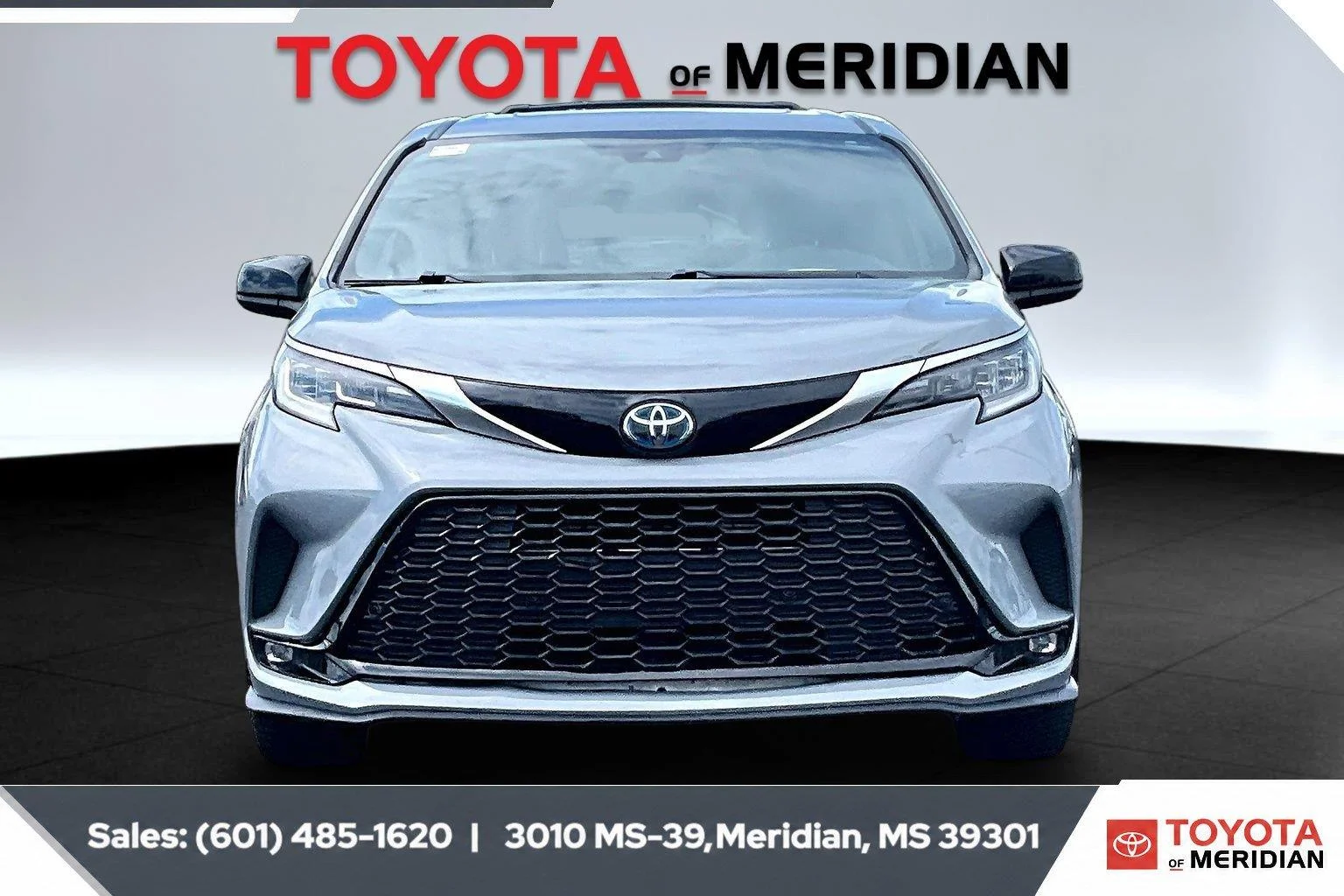 Used 2023 Cement Toyota XSE 7-Passenger image 3