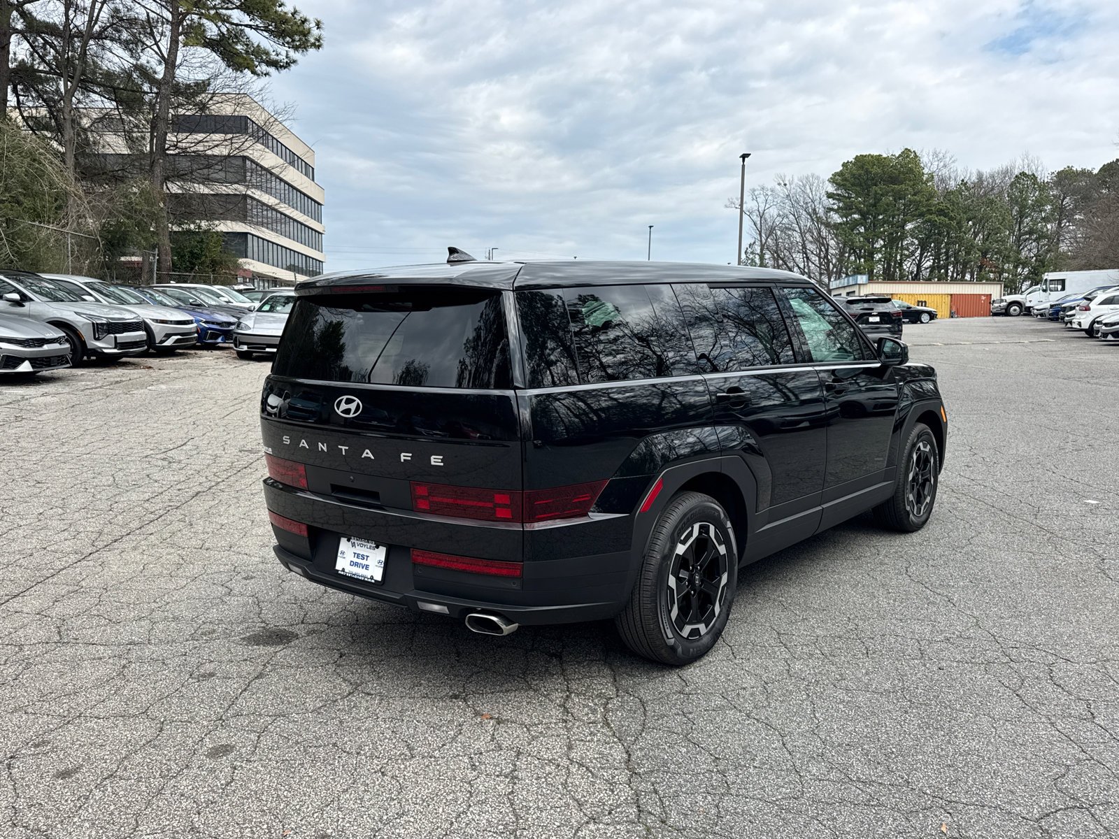 New 2026 Phantom Black Hyundai SE image 5