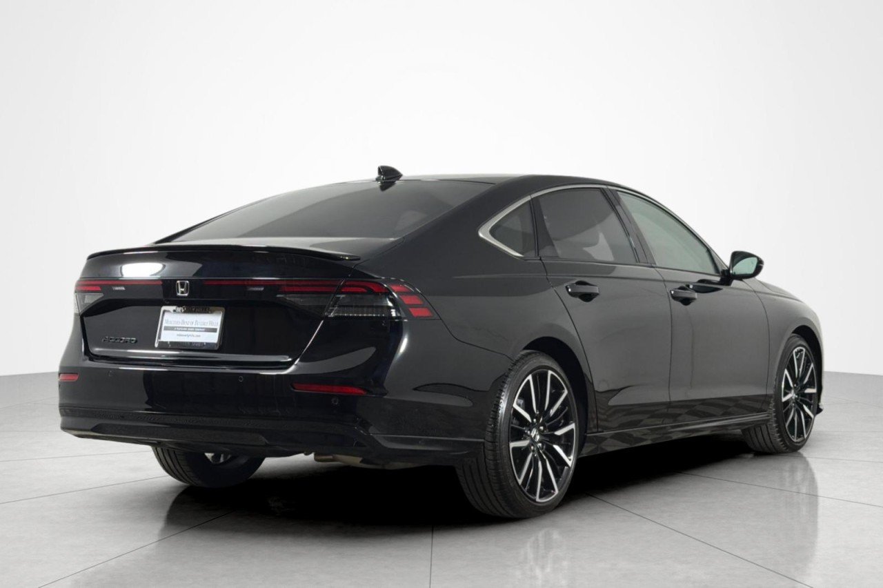 Used 2024 BLACK Honda Touring image 5