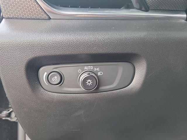 Used 2023 Black Chevrolet Premier image 31