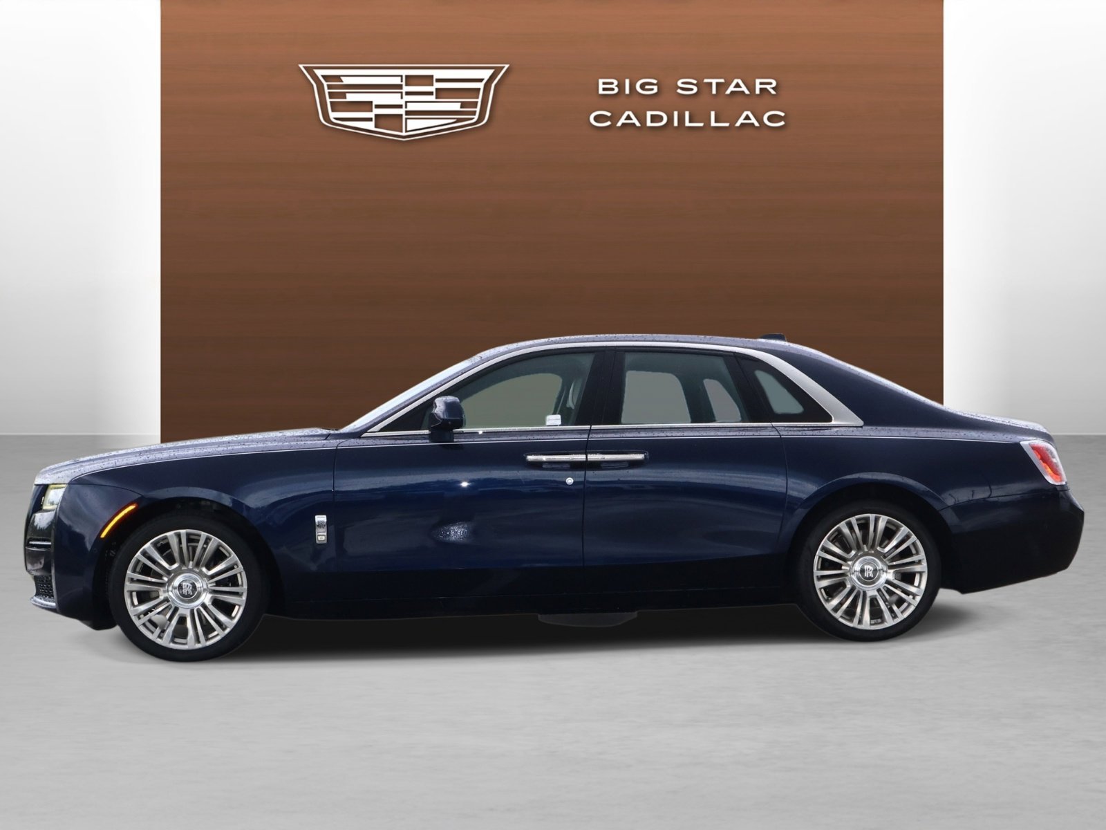 Used 2022 Midnight Rolls-Royce Base image 2
