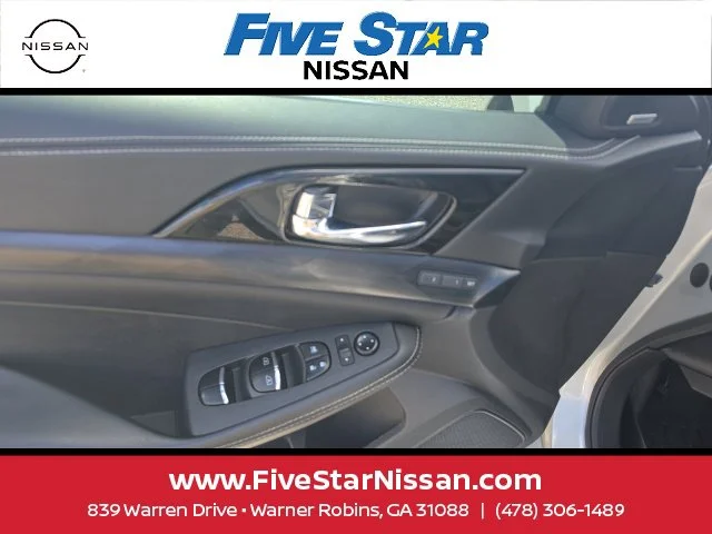 Used 2023 Silver Nissan Platinum image 12