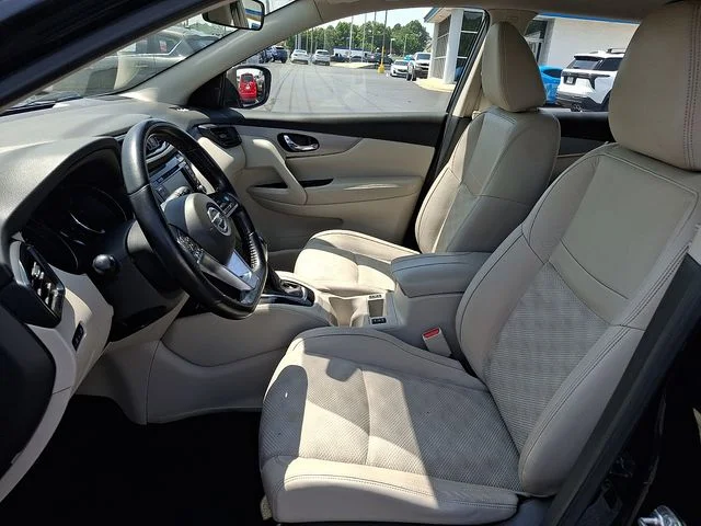 Used 2020 Black Nissan SV image 13