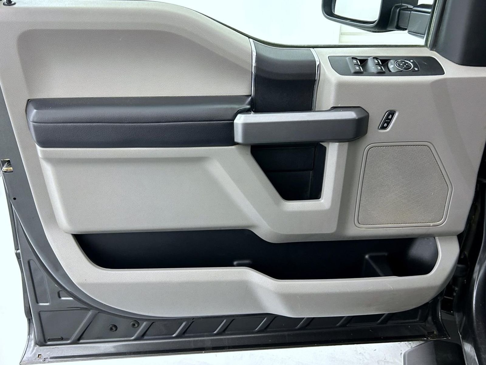 Used 2019 Gray Ford XLT image 9