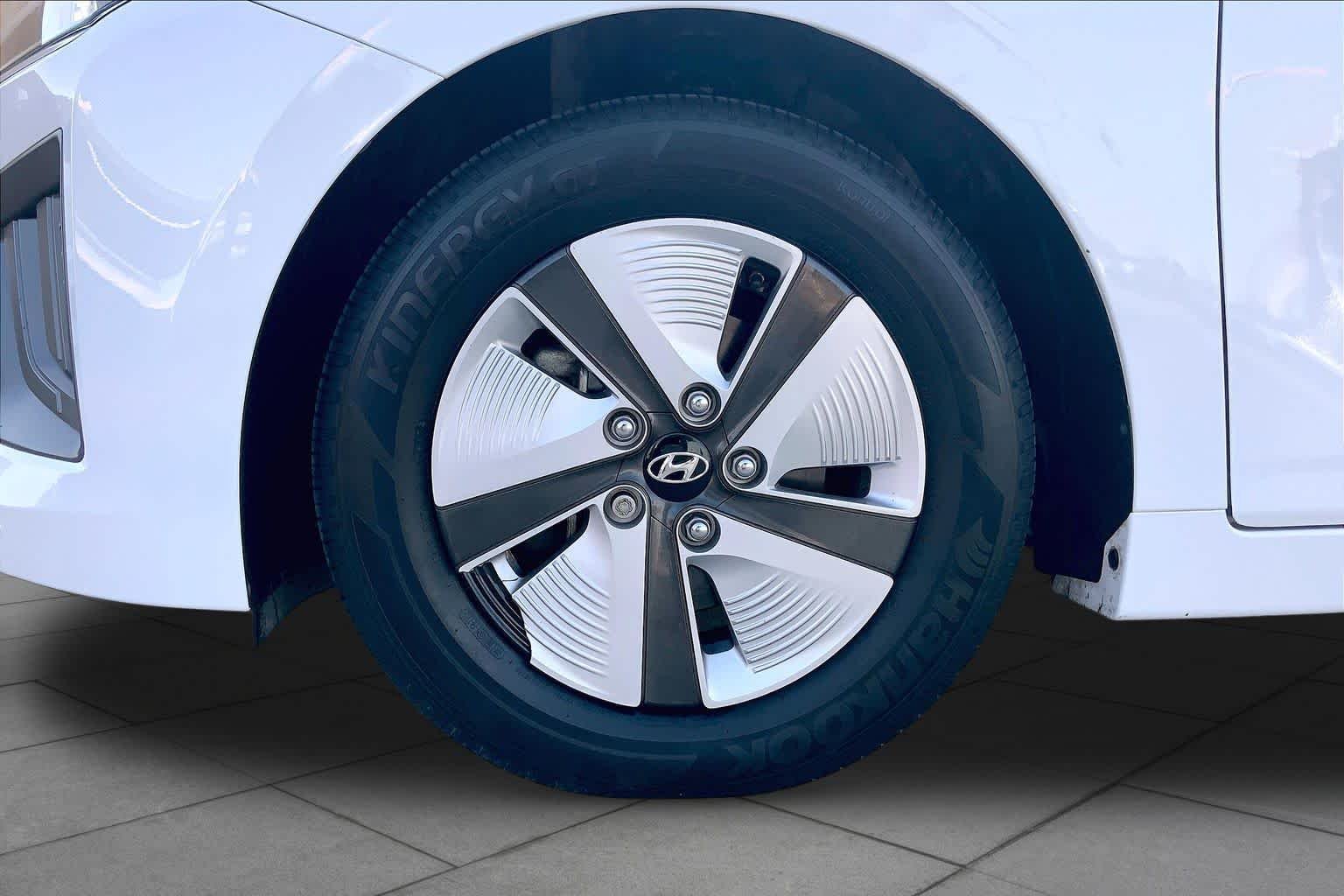 Used 2021 Ceramic White Hyundai Blue image 11