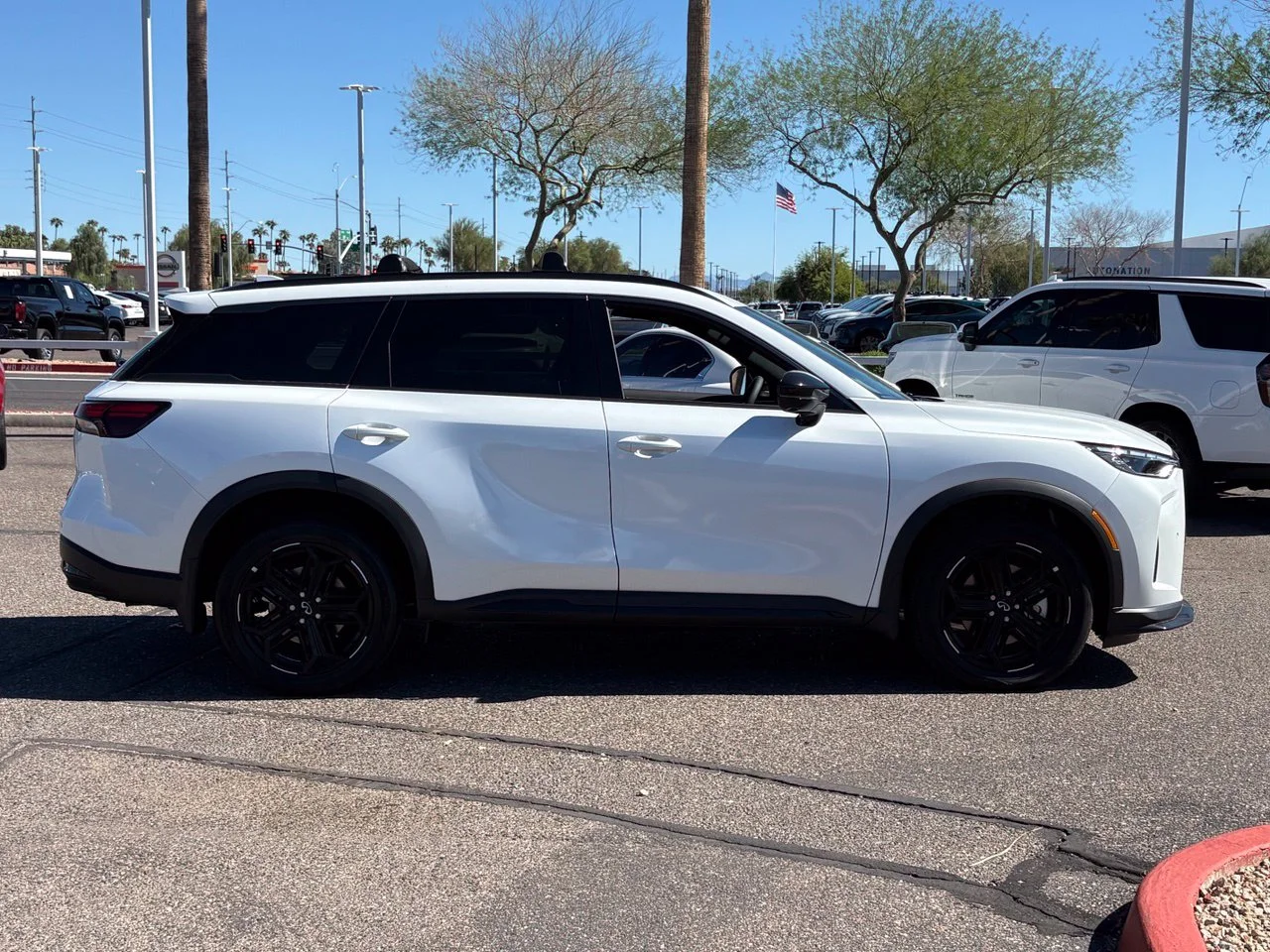 New 2027 RADIANT WHITE INFINITI Sport AWD image 7