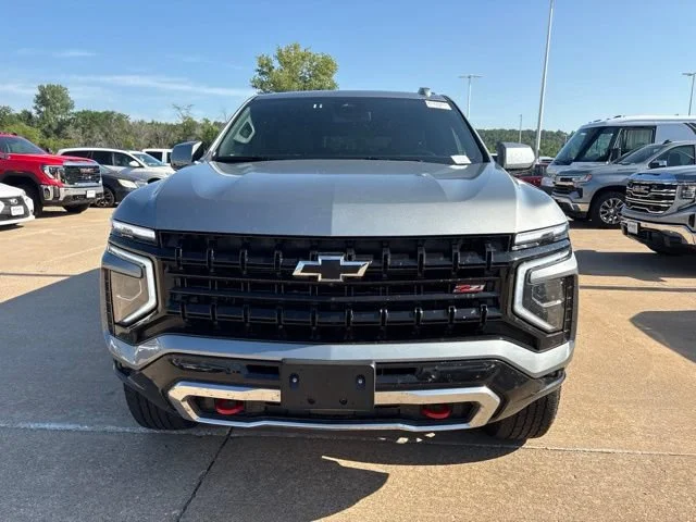2025 Chevrolet Suburban Z71 - Photo 8