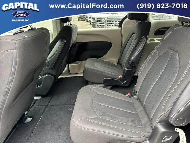 Used 2023 White Chrysler LX image 17