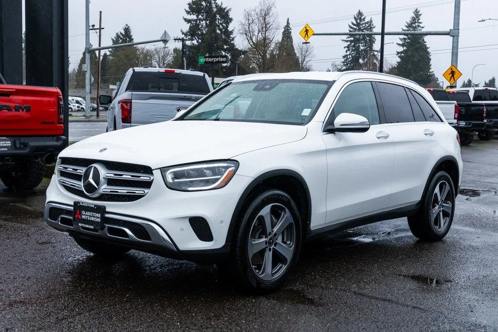 Used 2022 White Mercedes-Benz GLC 300 image 3