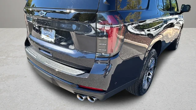Used 2025 Gray Chevrolet Z71 image 36