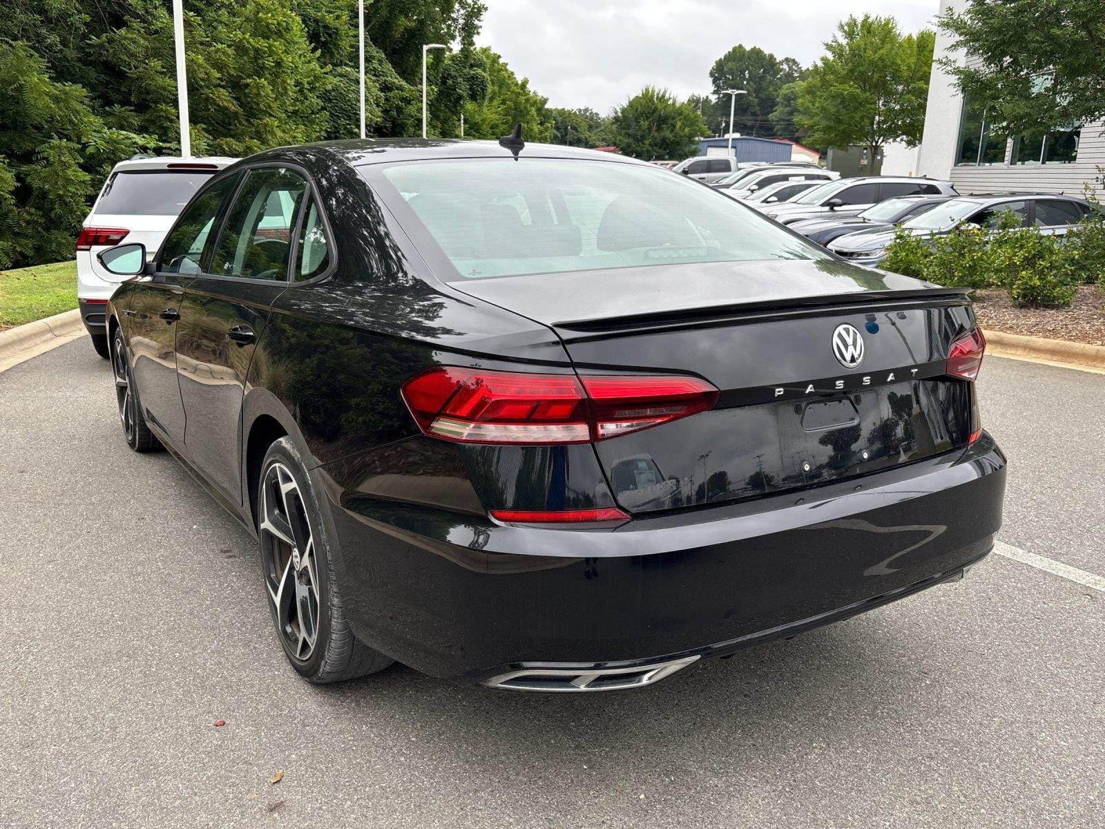 Used 2020 Deep Black Pearl Volkswagen 2.0T R-Line image 3