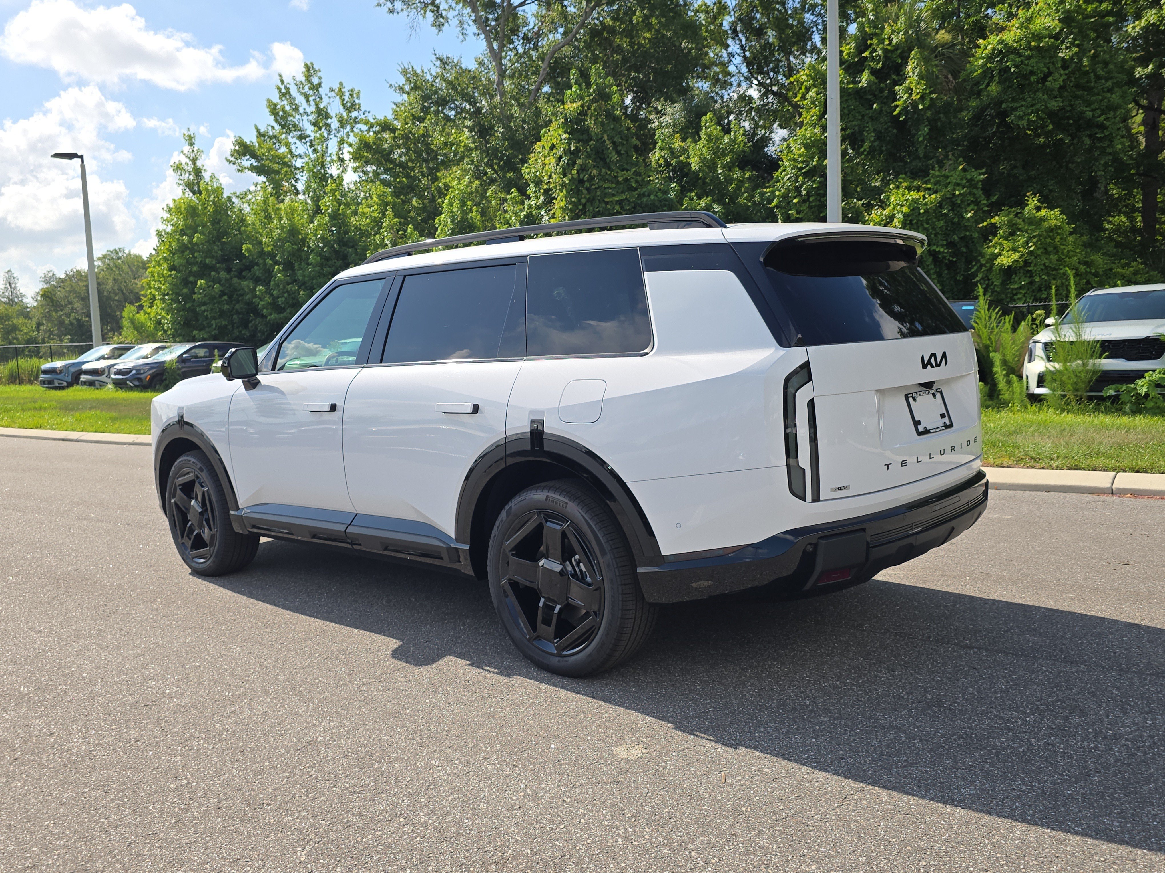 New 2027 Glacial White Pearl Kia X-LINE SX image 6