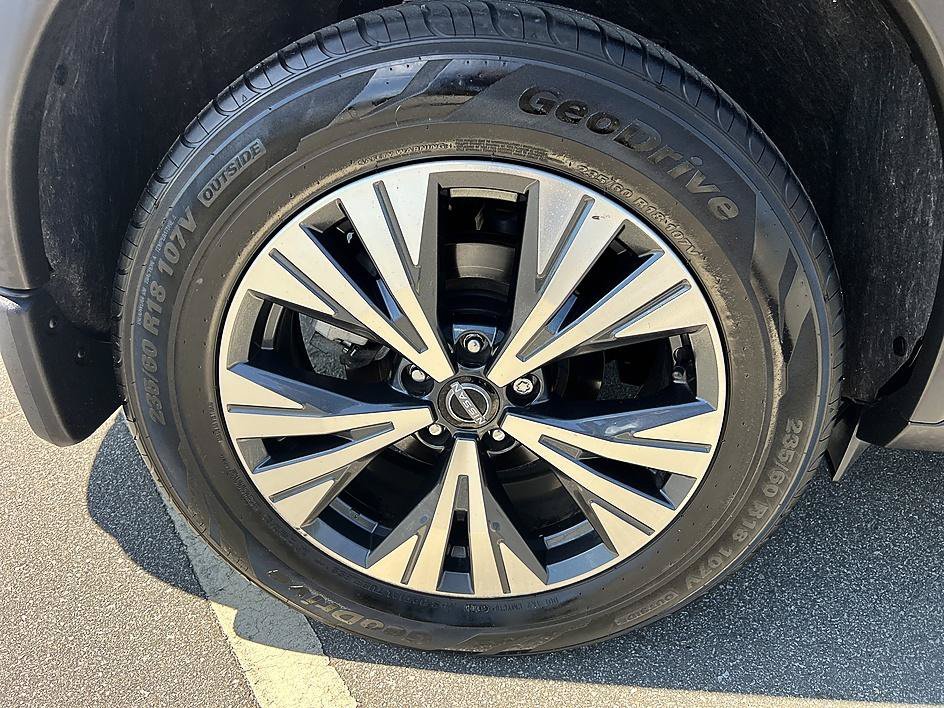 Used 2023 Super Black Nissan SV image 11