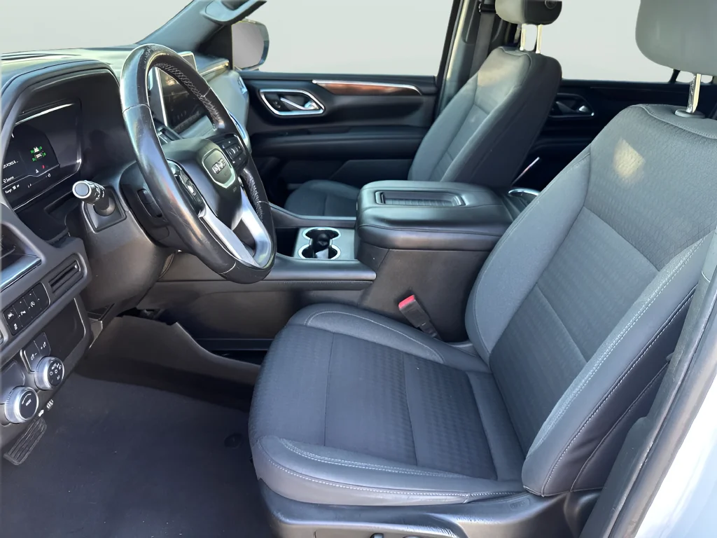Used 2023 White GMC SLE image 20