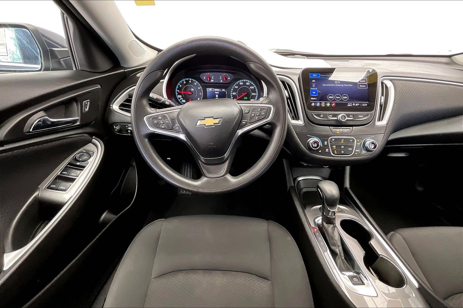 Used 2025 Night Shade Metallic Chevrolet LT image 4