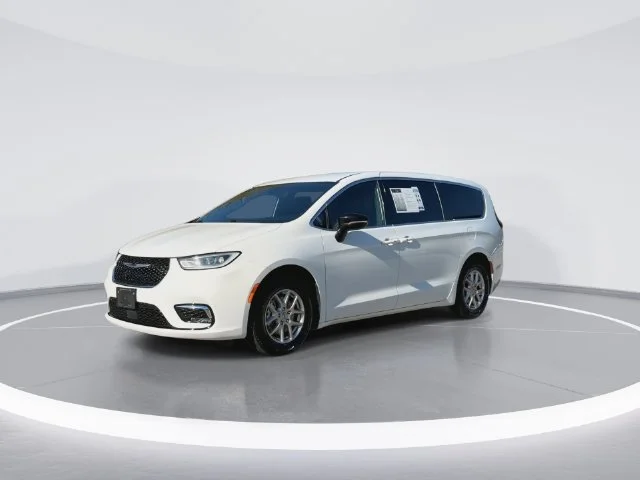 Used 2025 White Chrysler Select image 4