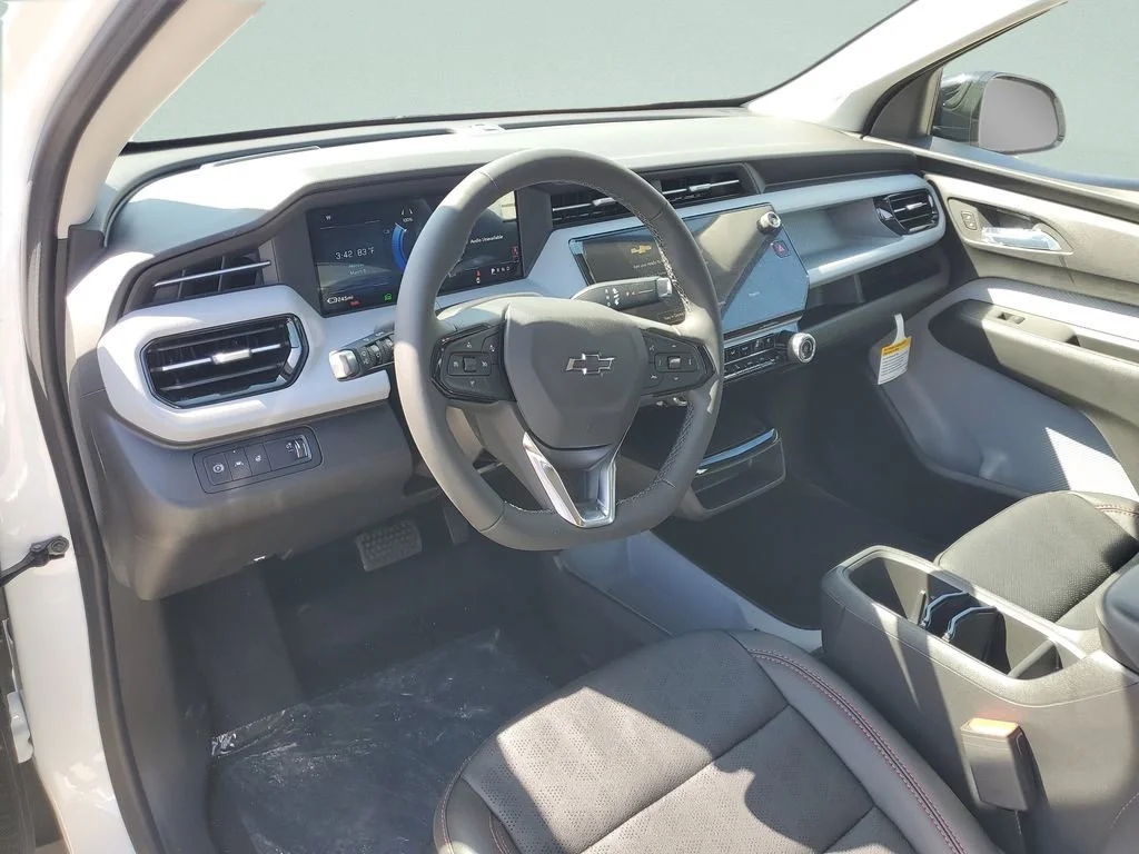 Used 2027 Summit White Chevrolet RS image 14