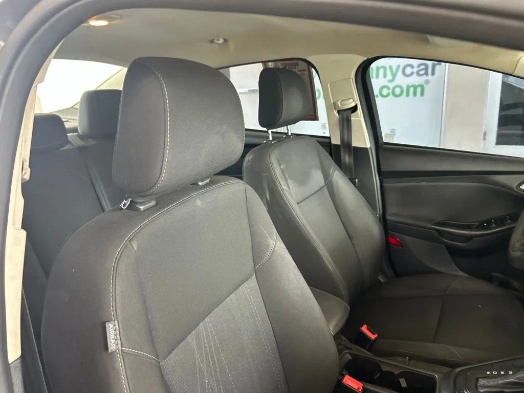 Used 2018 Gray Ford SE image 21