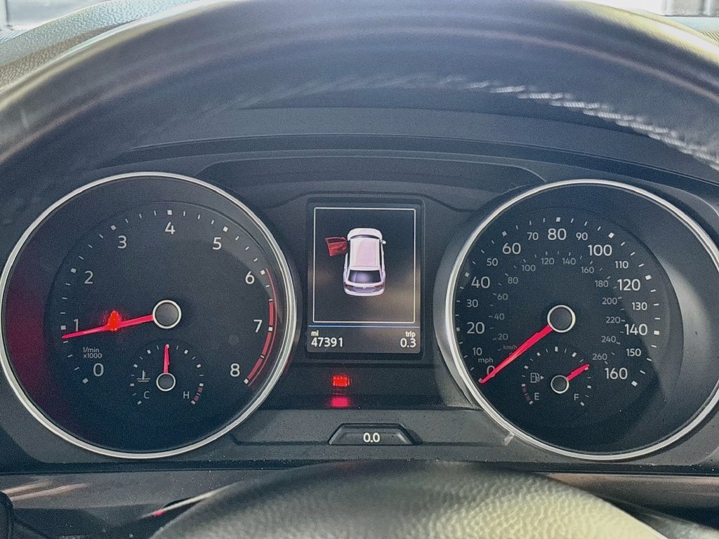 Used 2019 Deep Black Volkswagen 2.0T SE image 14