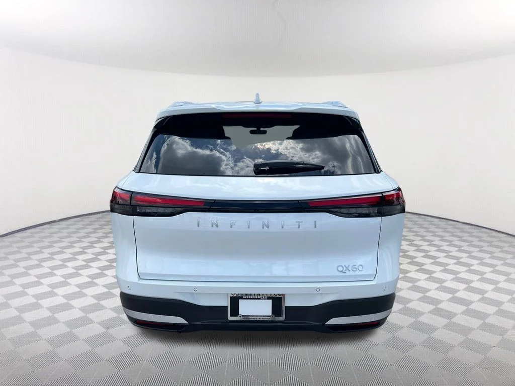 New 2027 RADIANT WHITE INFINITI Luxe FWD image 6