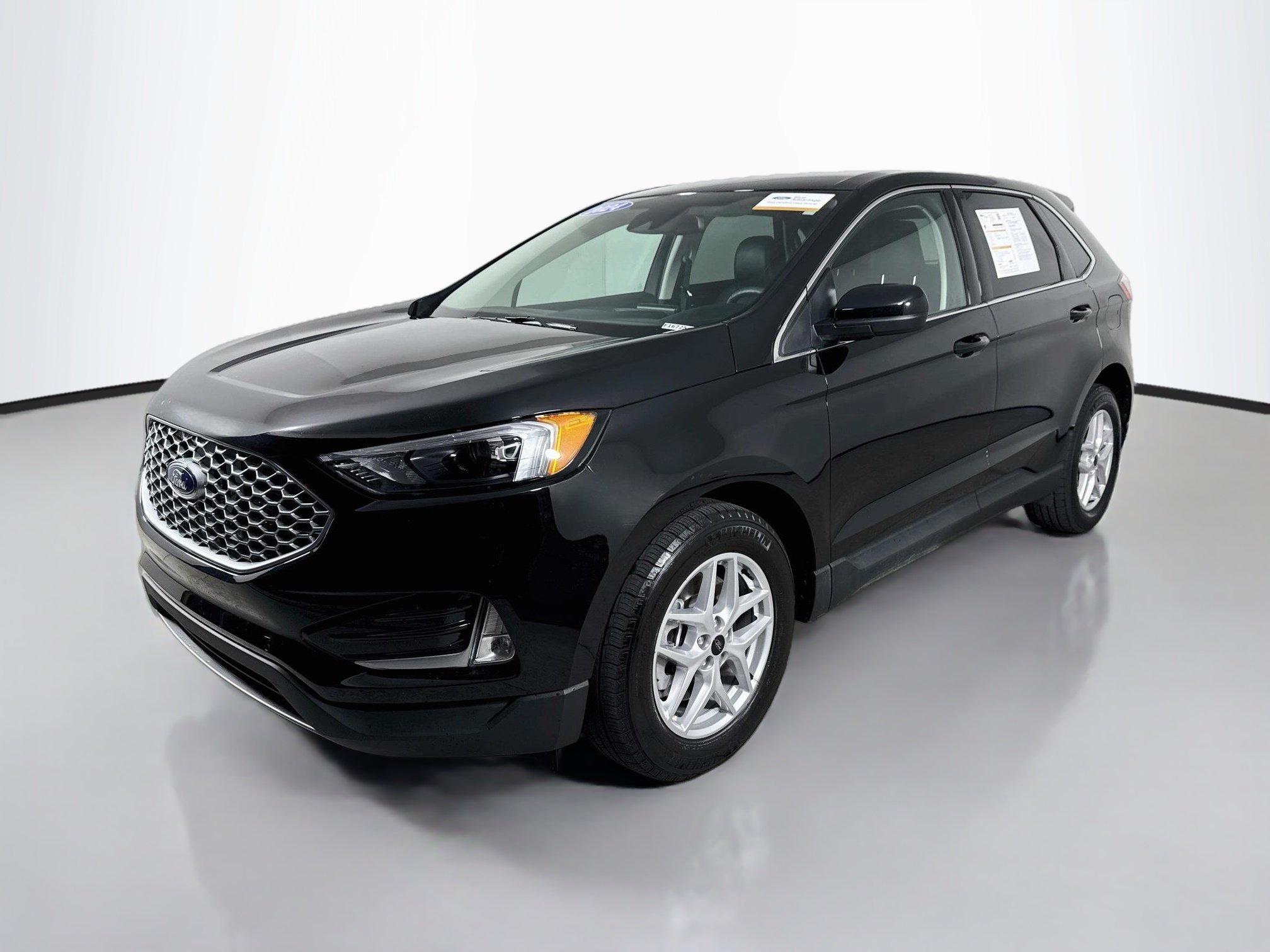 Used 2024 Agate Black Metallic Ford SEL image 3