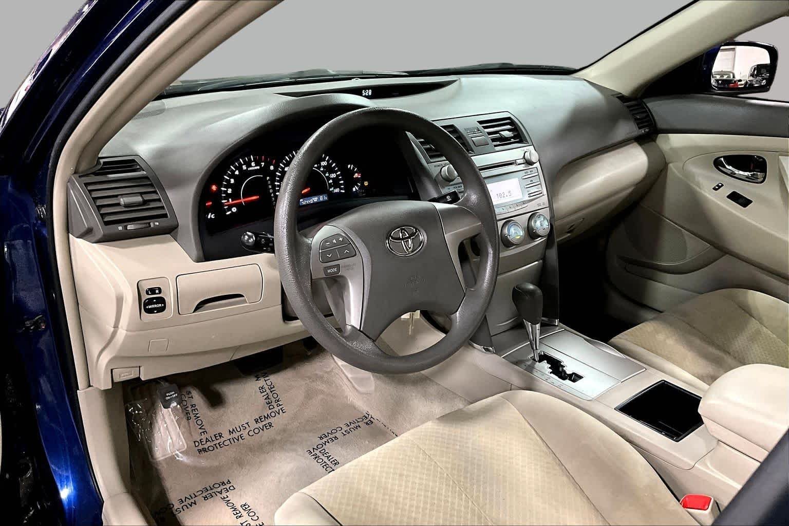 Used 2008 Blue Ribbon Metallic Toyota LE image 17