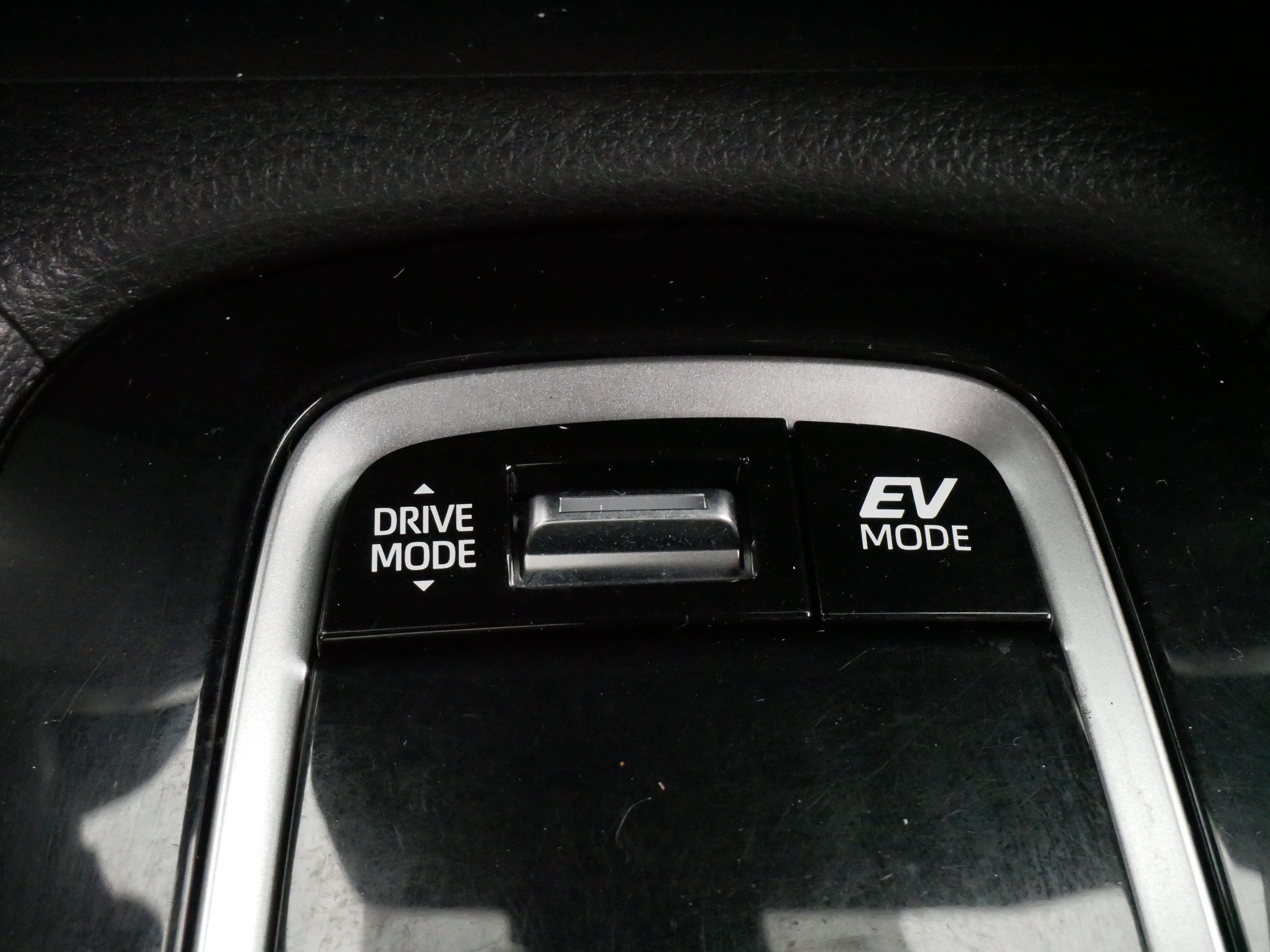 Certified Used 2023 SONIC SILVER Toyota Hybrid SE image 28