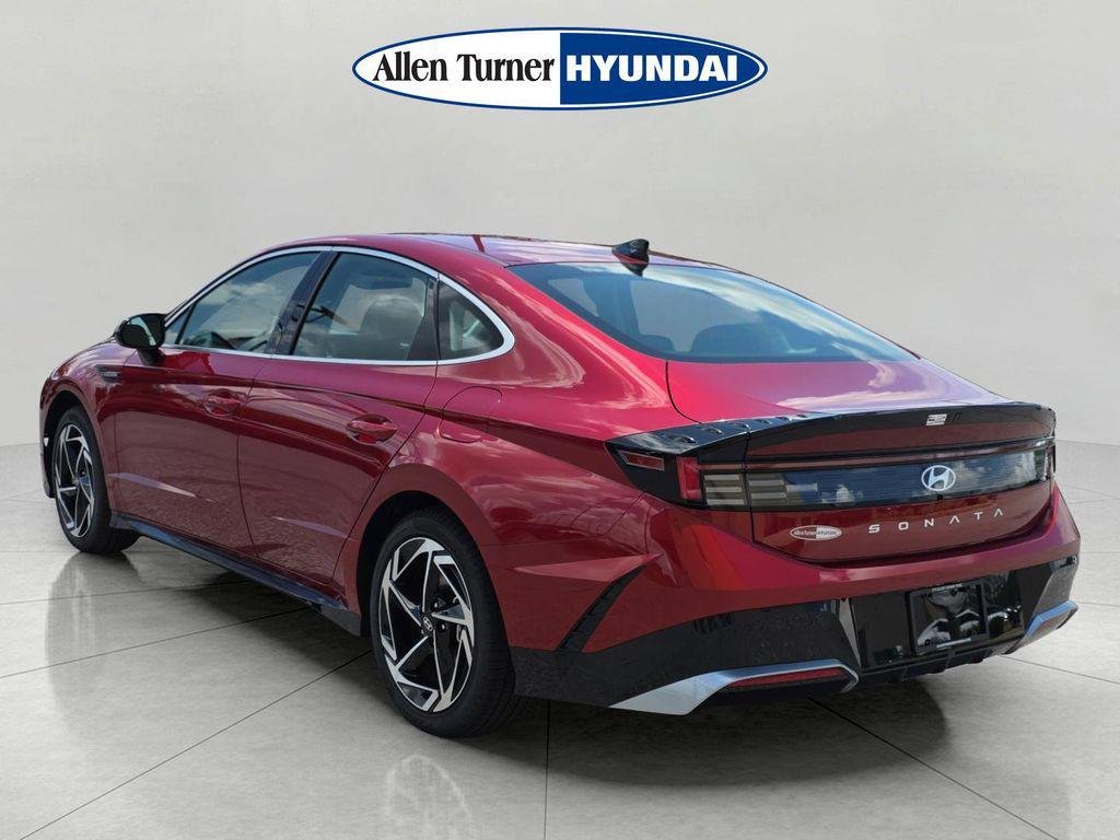 New 2026 Ultimate red Hyundai SEL Sport image 4