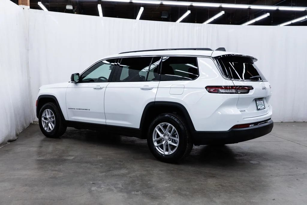 Used 2025 White Jeep Laredo image 4