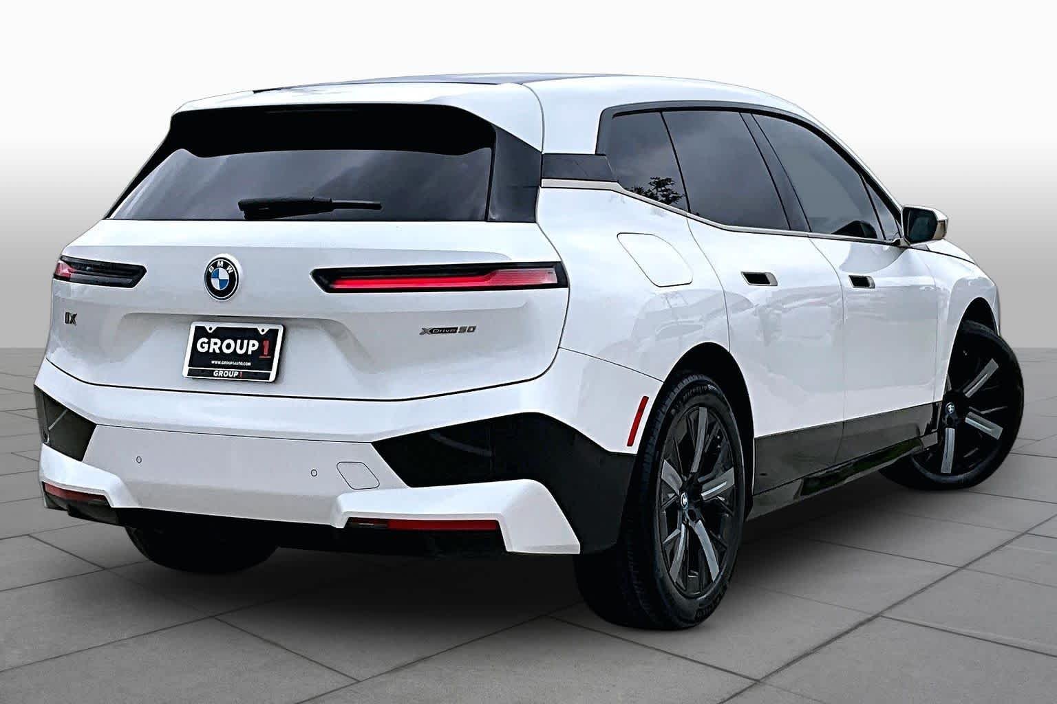Used 2024 Mineral White Metallic BMW xDrive50 image 12