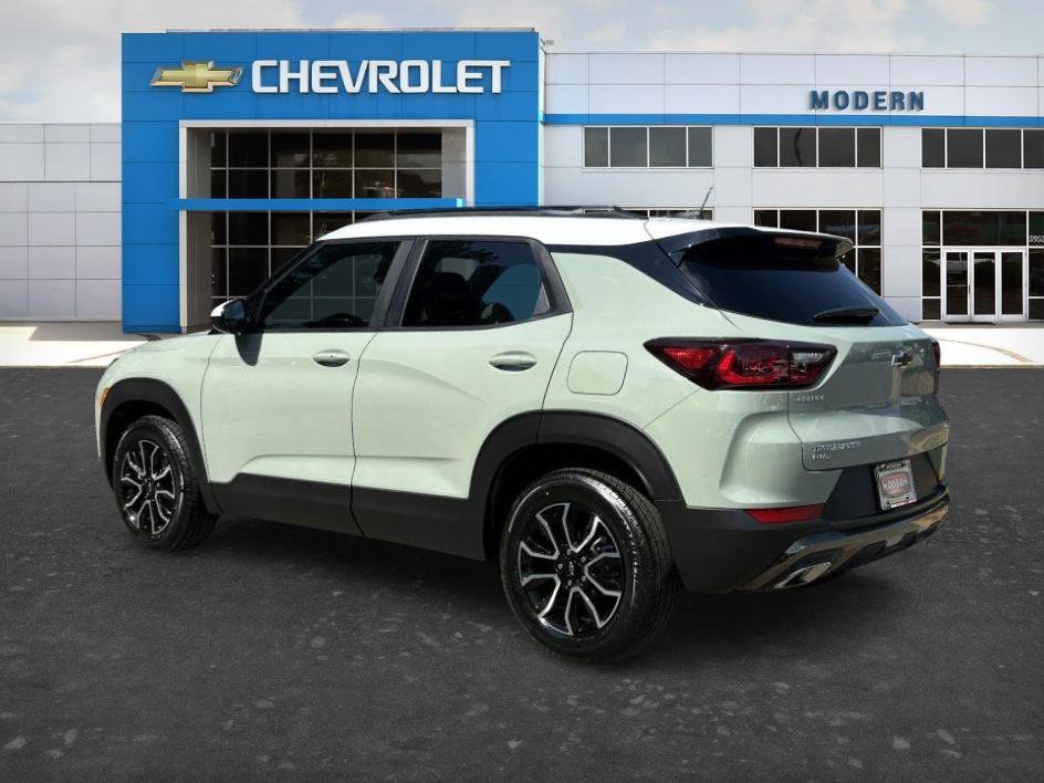 Used 2025 Cacti Green Chevrolet ACTIV image 3