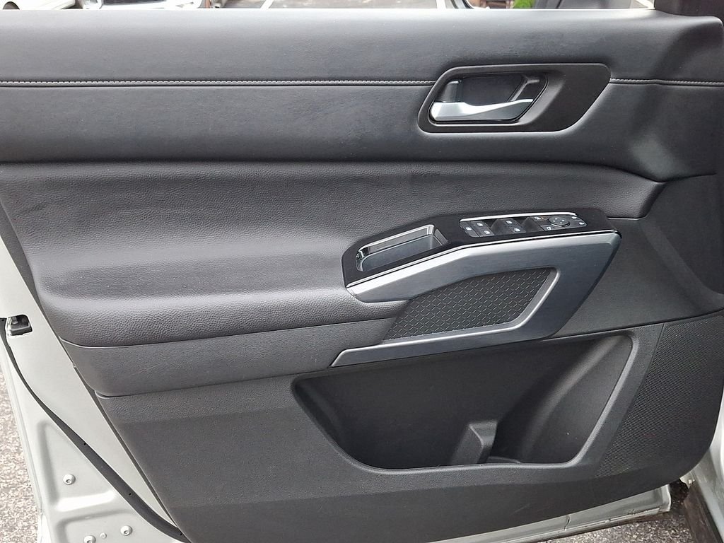 Used 2025 Silver Nissan SL image 15