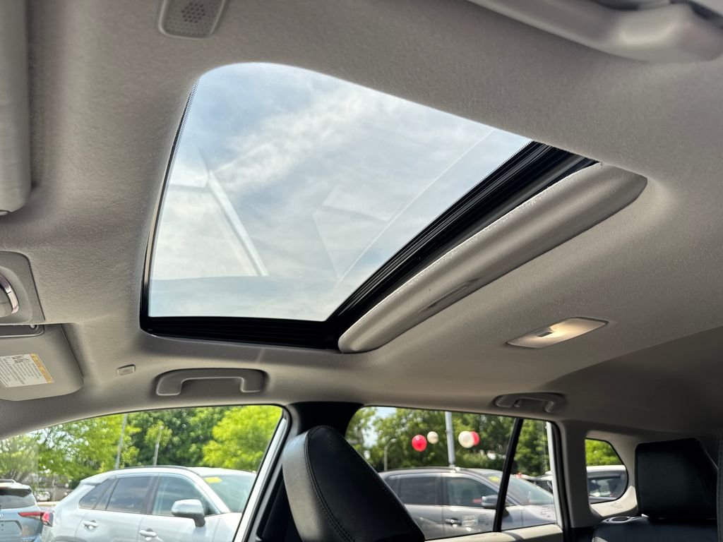 Used 2023 Off-white Toyota LE image 16
