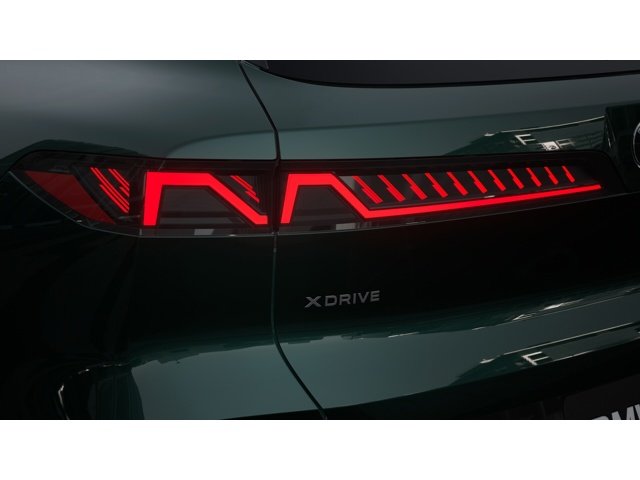 New 2027 Vancouver Green Metallic BMW  image 8
