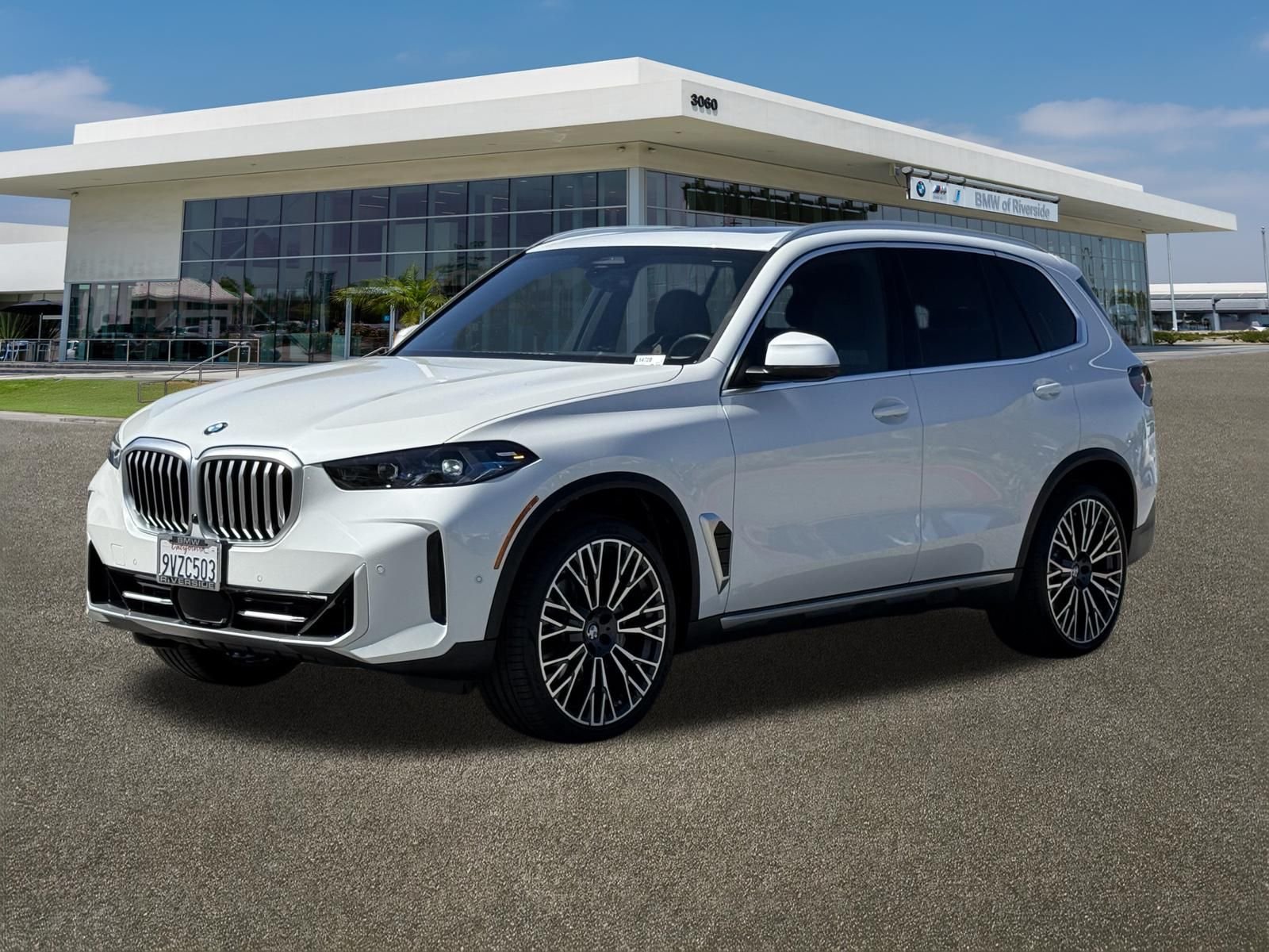 Used 2026 Mineral White Metallic BMW sDrive40i image 4