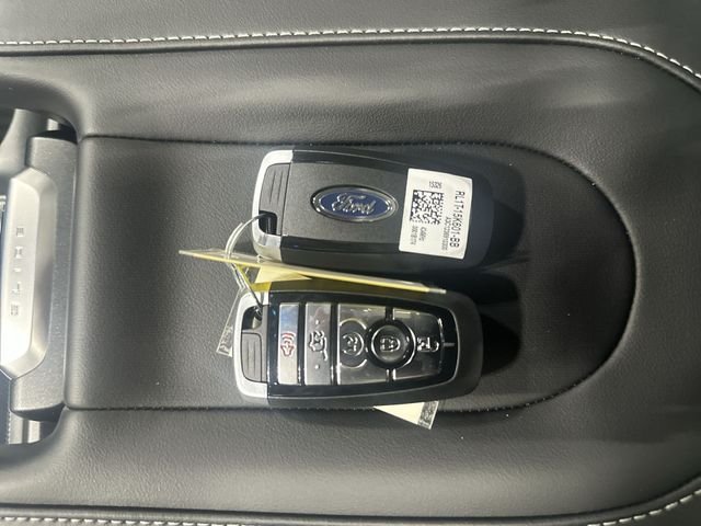 New 2027 Star White Metallic Tri-Coat Ford Platinum image 33