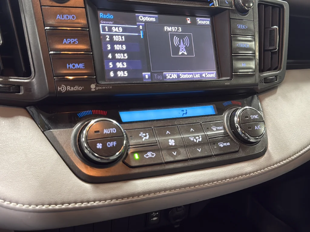 Used 2015 Red Toyota XLE image 18