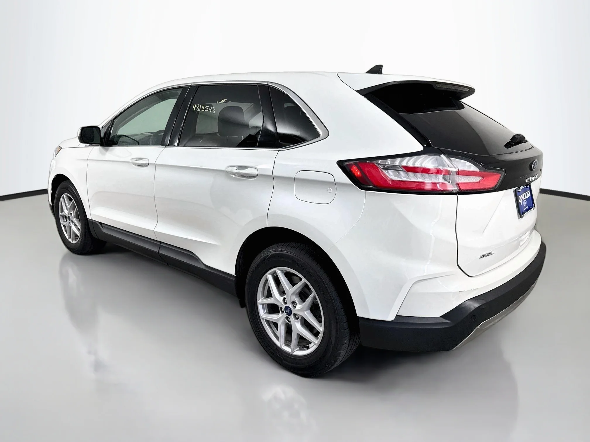 Used 2022 Star White Metallic Tri-Coat Ford SEL image 5