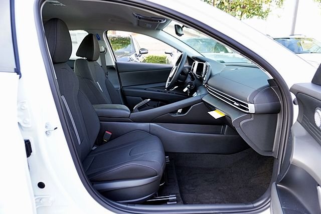 New 2026 White Hyundai SE image 13