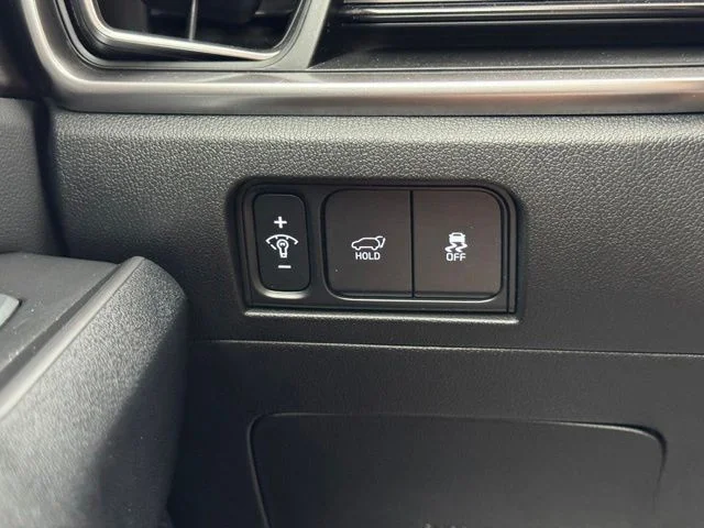 Used 2025 White Kia X-Line EX image 32