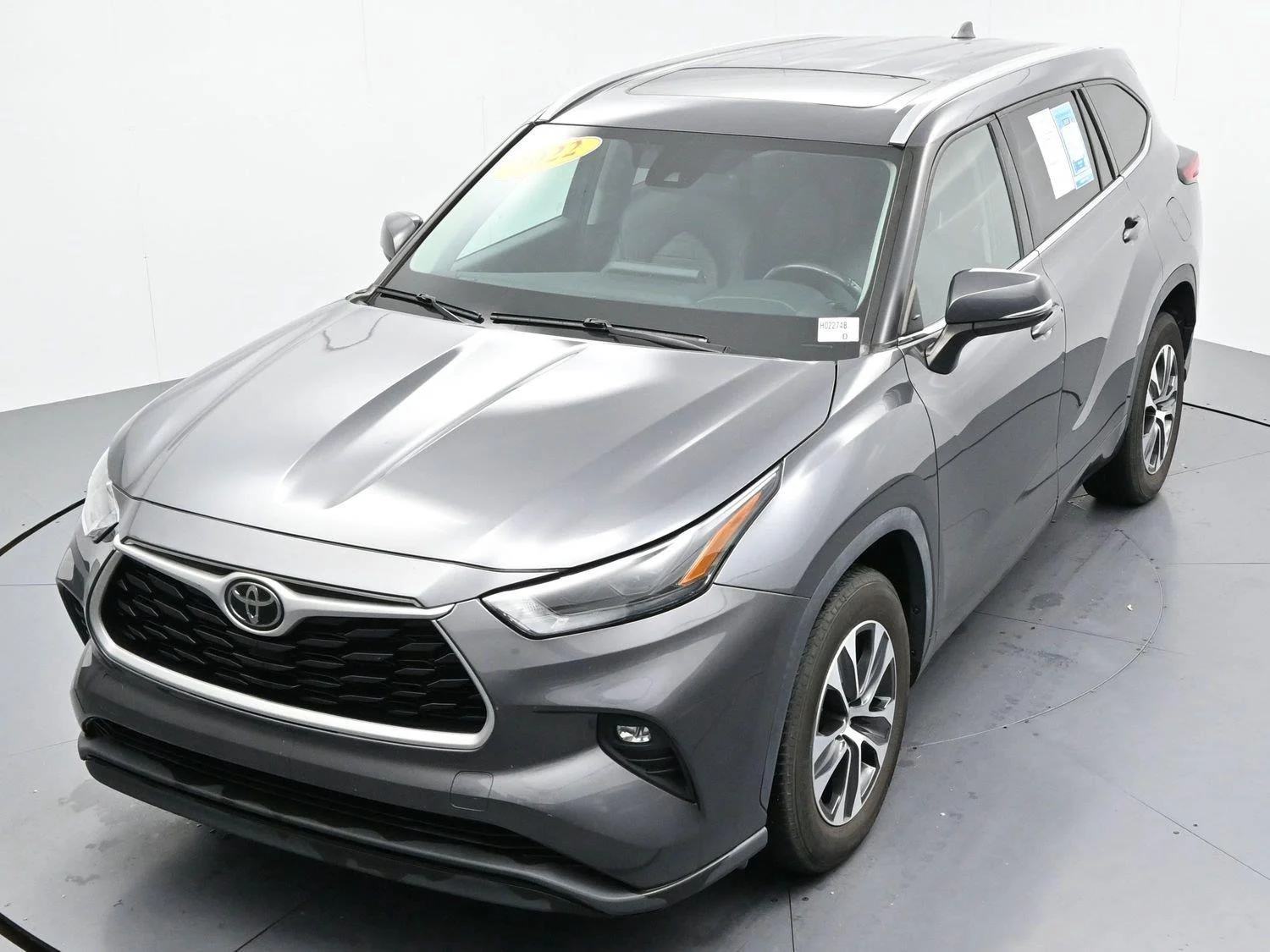 Used 2022 Magnetic Gray Metallic Toyota XLE image 47