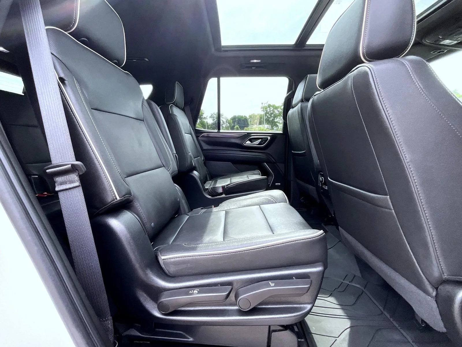 Used 2023 White Chevrolet Premier image 20
