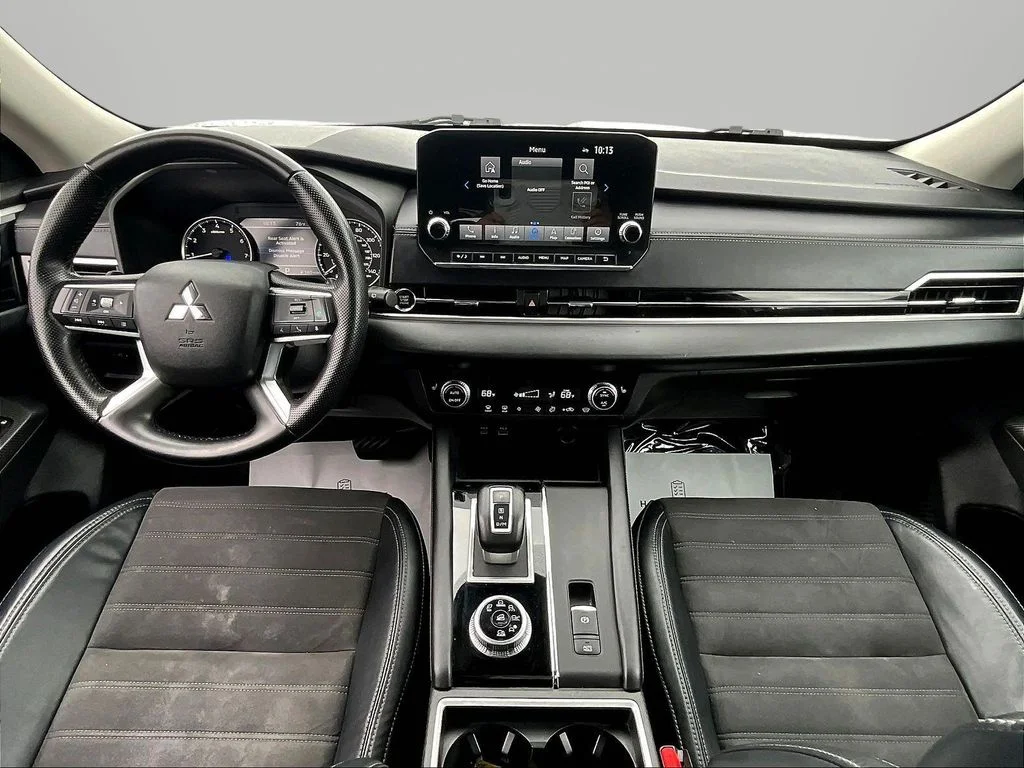 Used 2023  Mitsubishi SE image 7