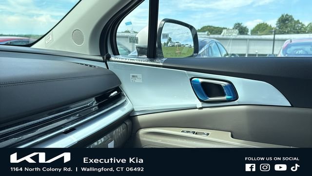 New 2026 Snow White Pearl Kia LX image 18