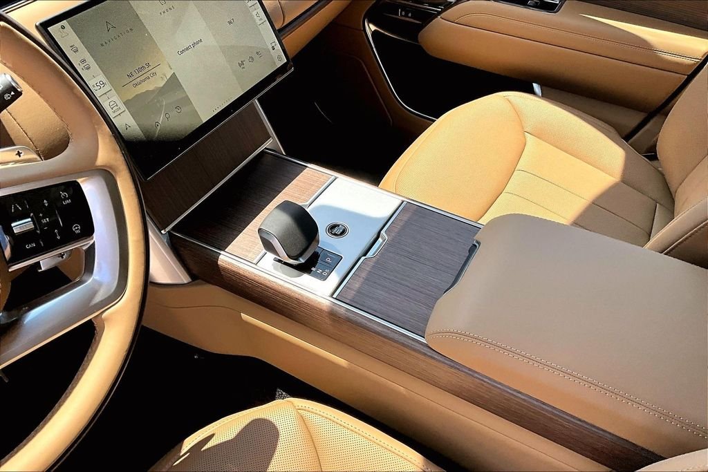 New 2026  Land Rover SE image 8