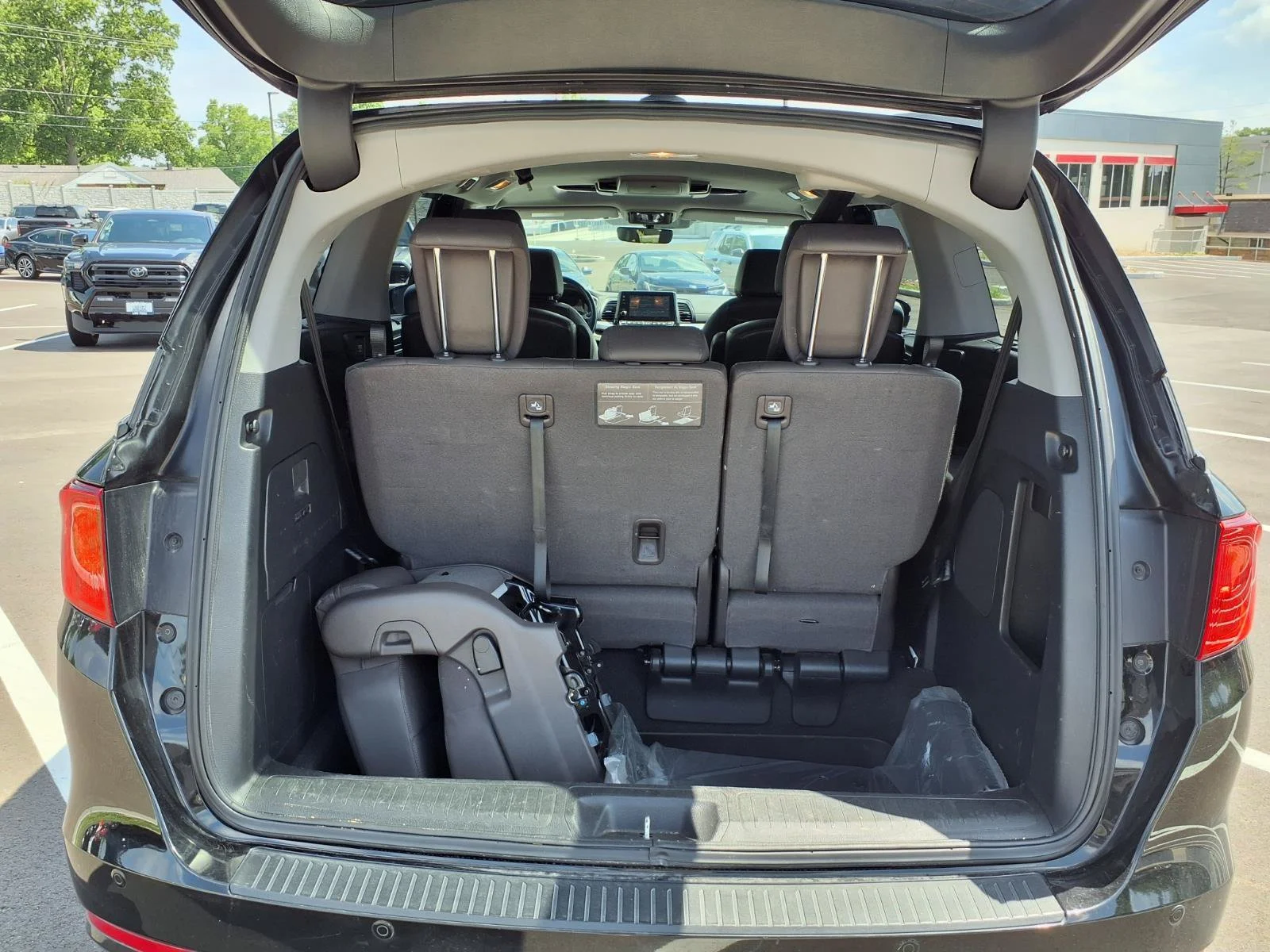 Used 2018 Crystal Black Pearl Honda Touring image 27