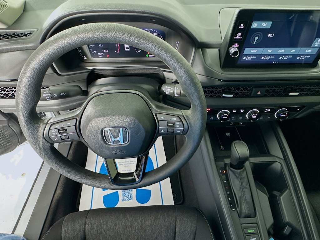 New 2026 Solar Silver Metallic Honda SE image 16