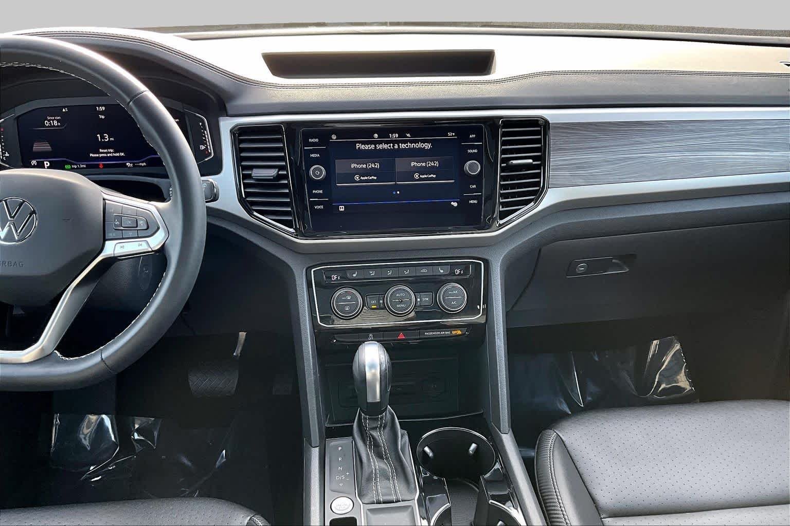 Used 2022 Pure Gray Volkswagen 2.0T SE w/Technology image 7